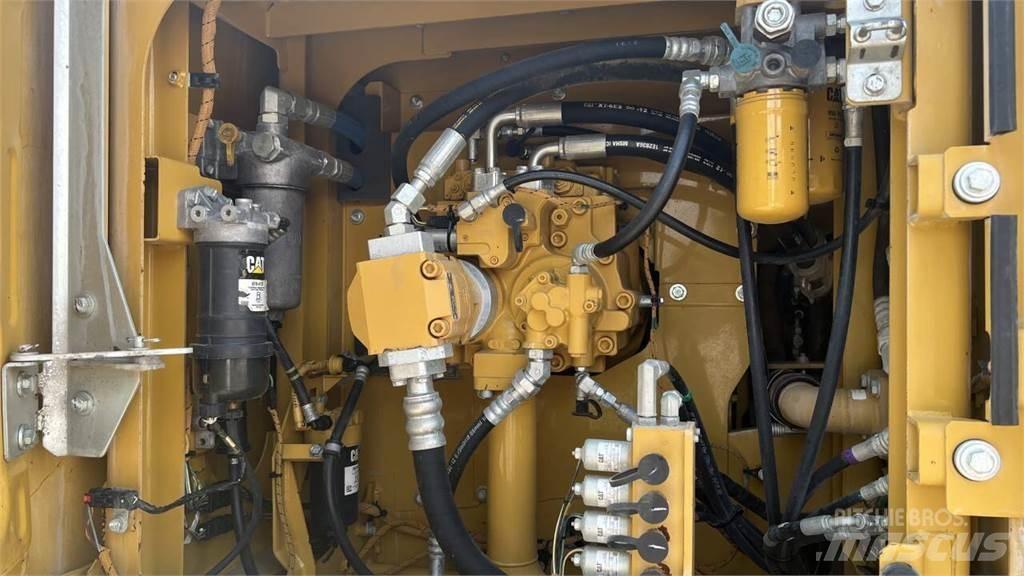 CAT 323 FLN Pelle sur chenilles