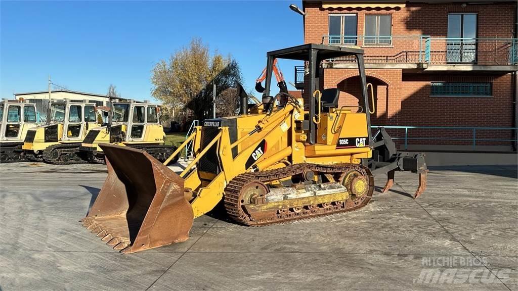CAT 935C Chargeuse sur pneus