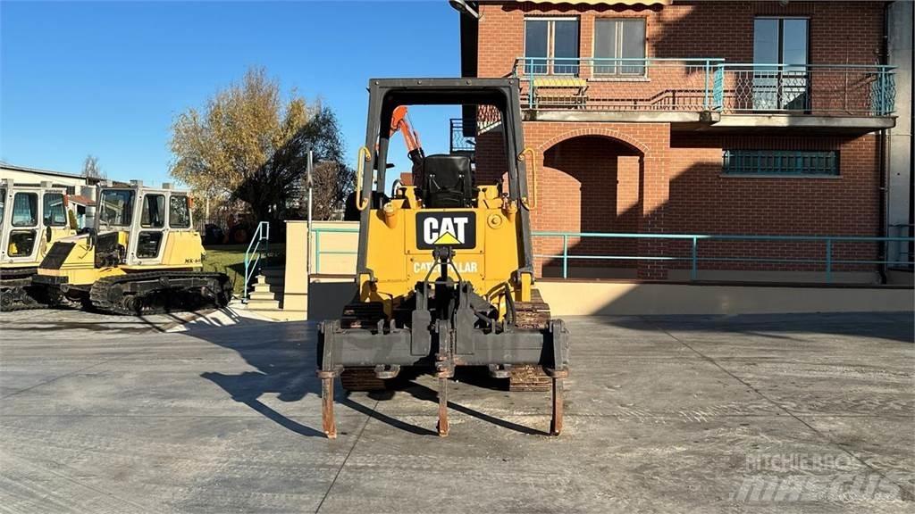 CAT 935C Chargeuse sur pneus