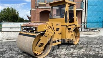 CAT CB-424 Compacteur de sol