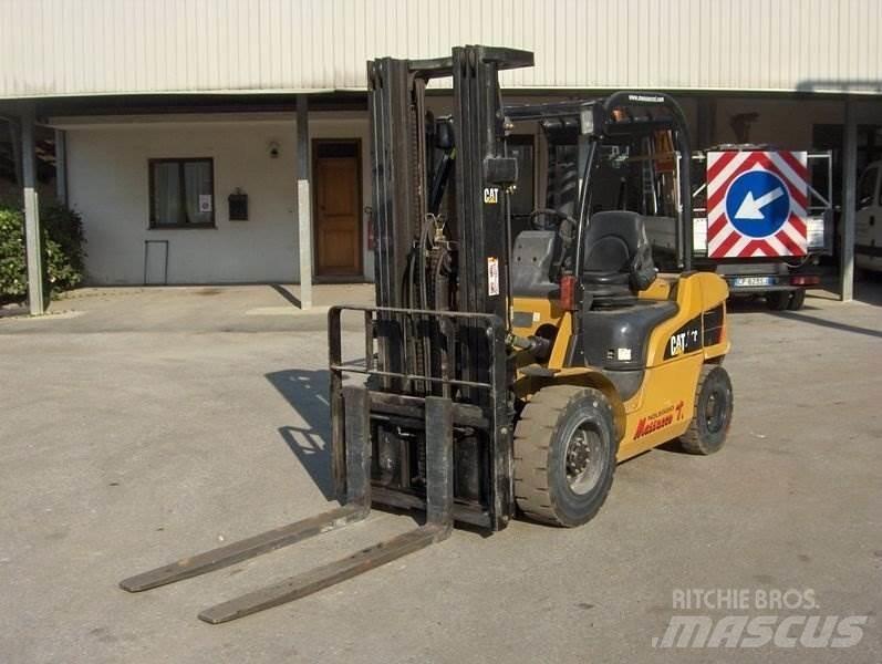 CAT DP30N Chariots diesel