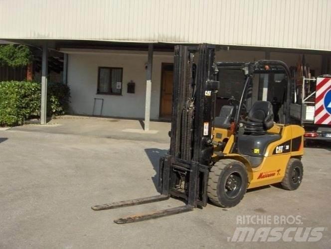 CAT DP30N Chariots diesel