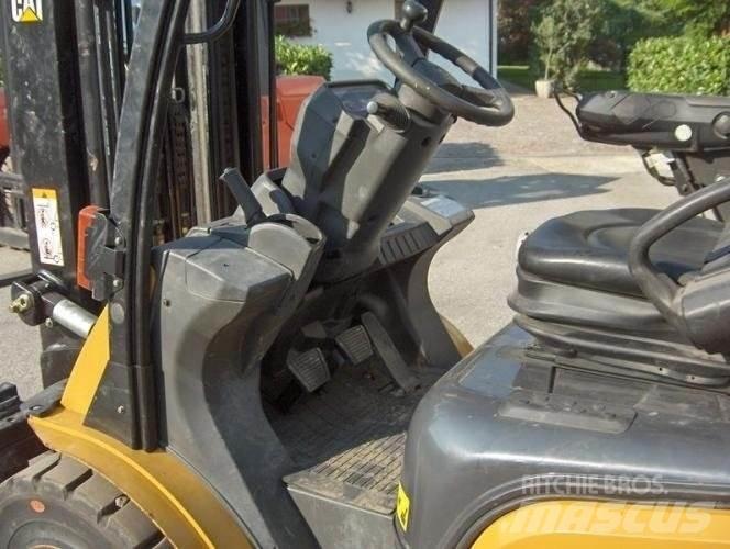 CAT DP30N Chariots diesel