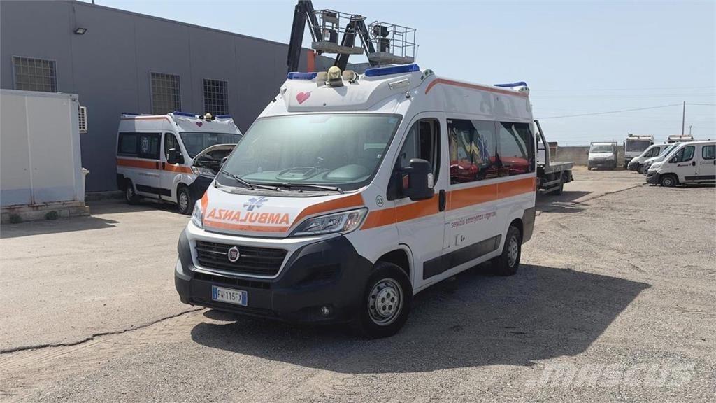 Fiat DUCATO AMBULANZA Autre camion