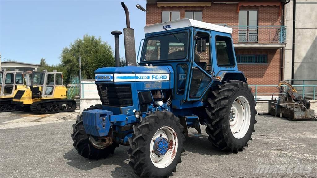 Ford 7700 4X4 Chasse neige