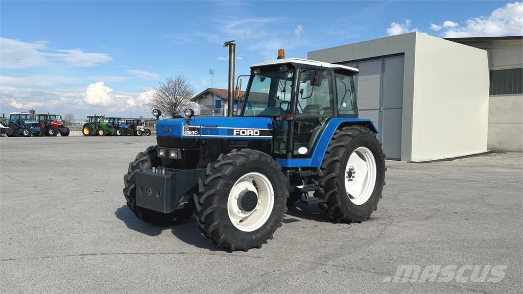 Ford 8240 4x4 Chasse neige