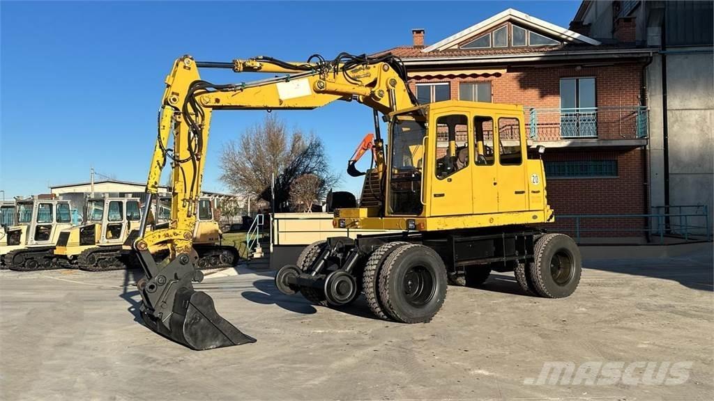 Fuchs MHB 230 ZW 4x4 Pelle sur pneus