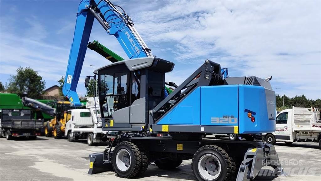Fuchs MHL 320 Pelle sur pneus