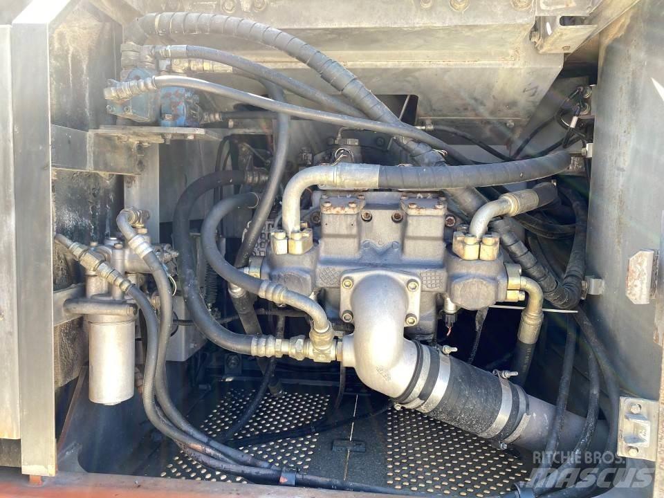Hitachi EX230LCK Pelle sur chenilles