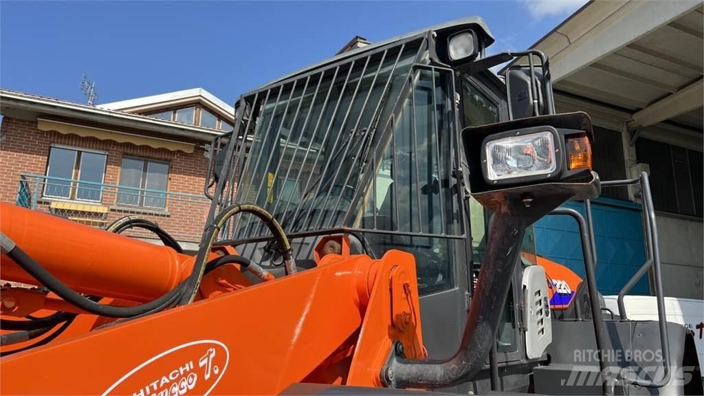Hitachi ZW220-5B Chargeuse sur pneus