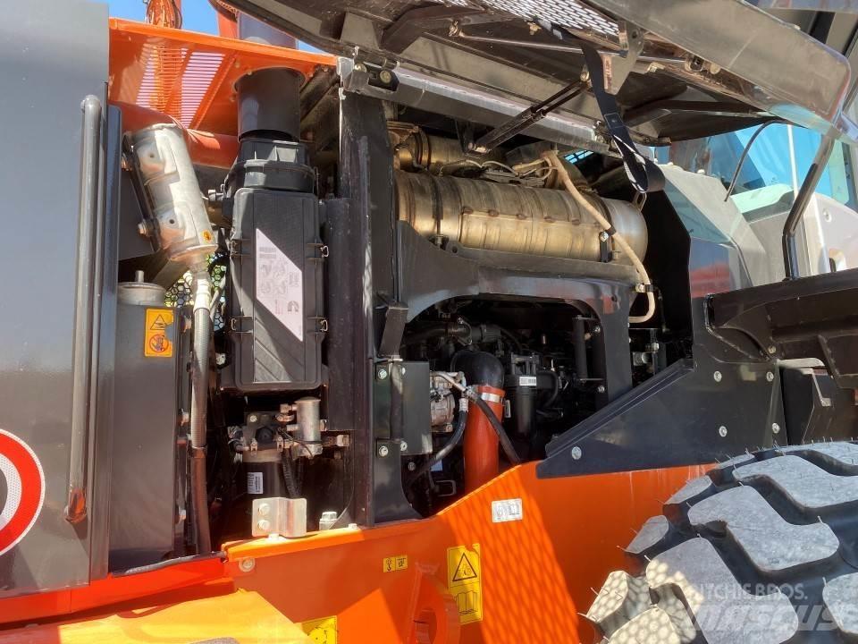 Hitachi ZW250-6 Chargeuse sur pneus