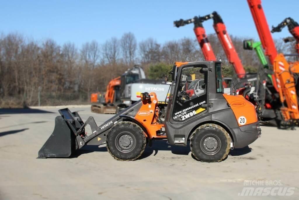 Hitachi ZW95 Chargeuse sur pneus