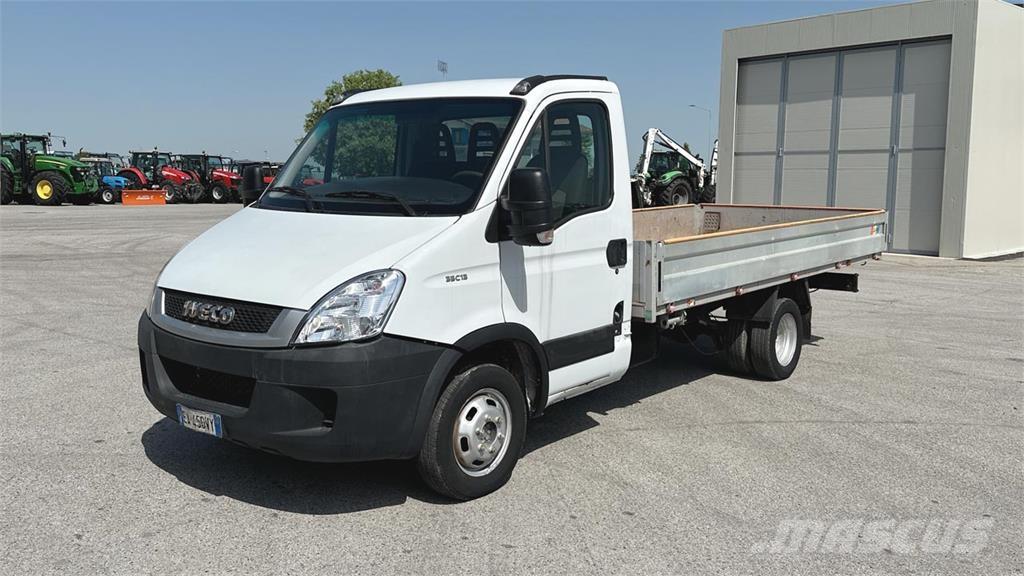 Iveco DAILY 35C13 4x2 Autre camion