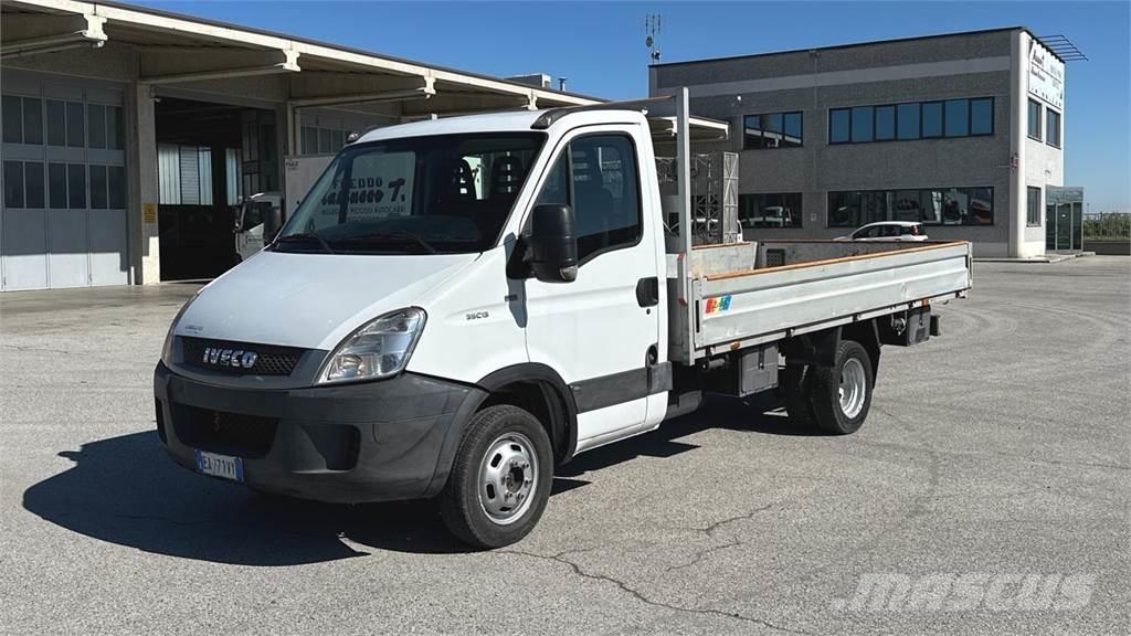 Iveco DAILY 35C13 4X2 Autre camion