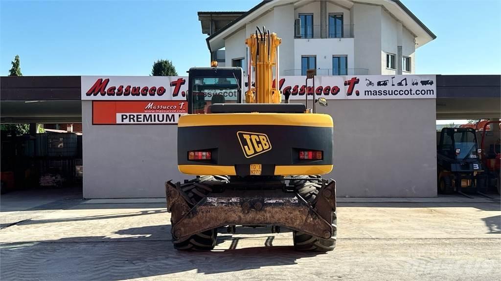 JCB JS130W 4x4 Pelle sur pneus