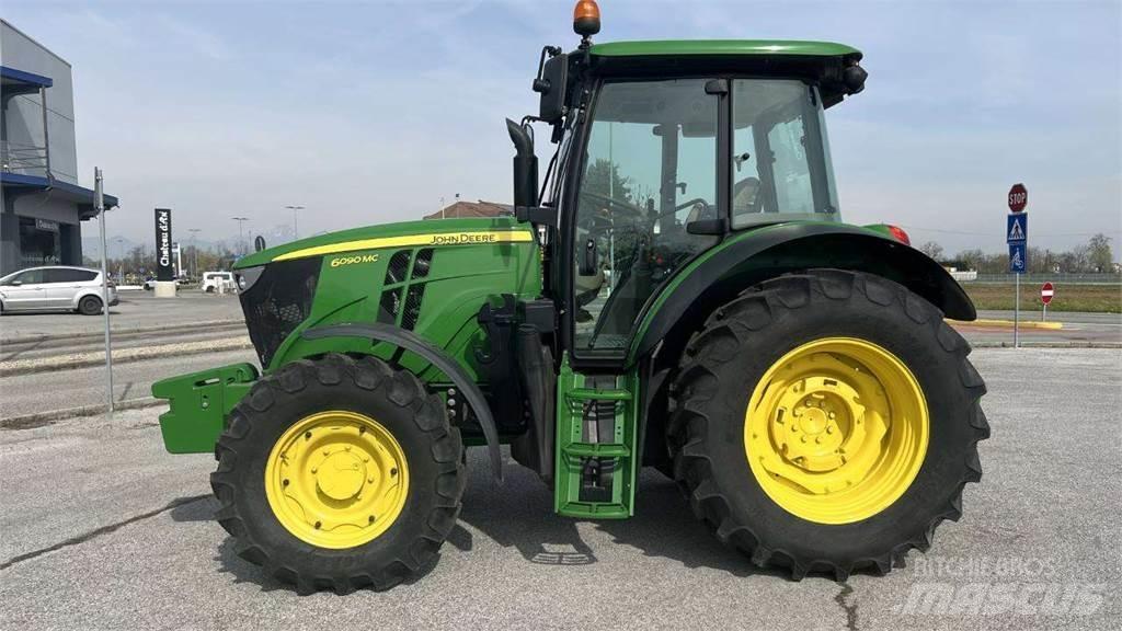 John Deere 6090MC 4X4 Chasse neige