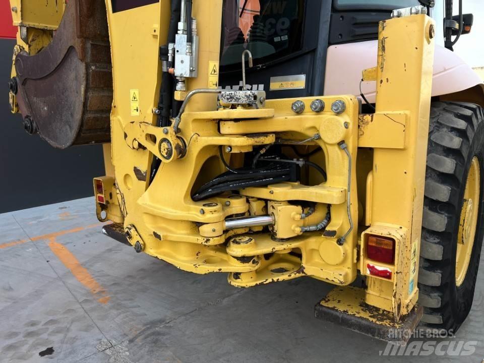 Komatsu WB93S-5E0 Tractopelle