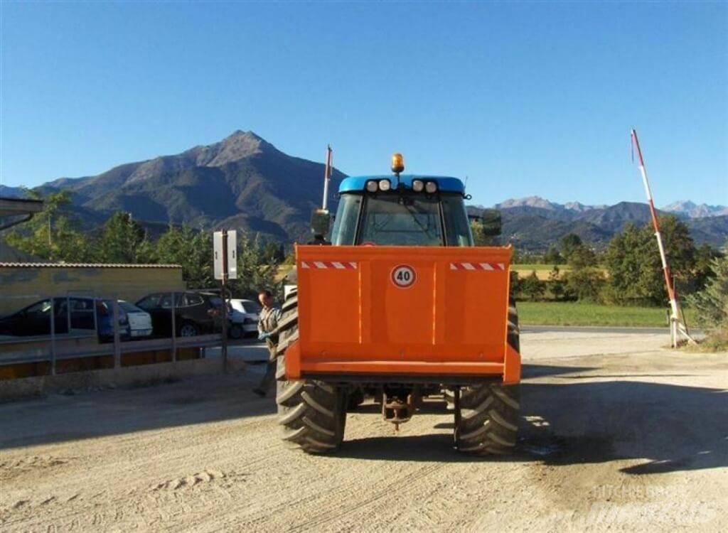 Landini LEGEND 135 Chasse neige