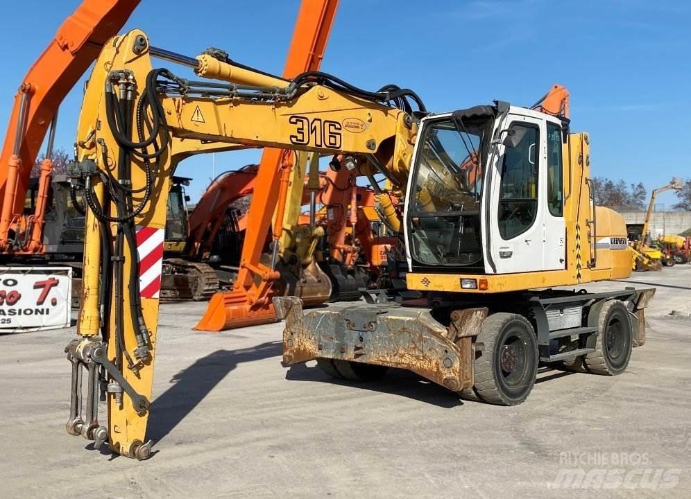 Liebherr A316 Pelle sur pneus
