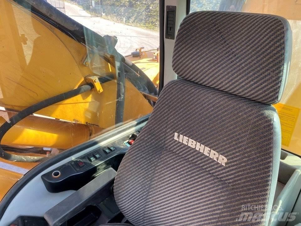 Liebherr A316 Pelle sur pneus