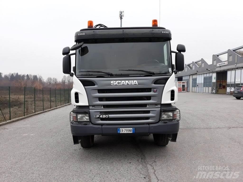 Scania P420 8X4 Autre camion