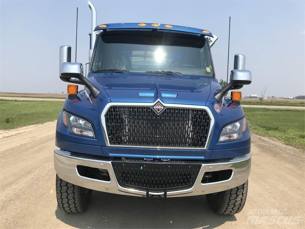 International MV Camion agricole