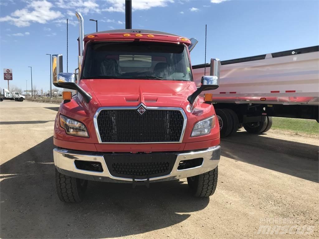 International MV Camion agricole