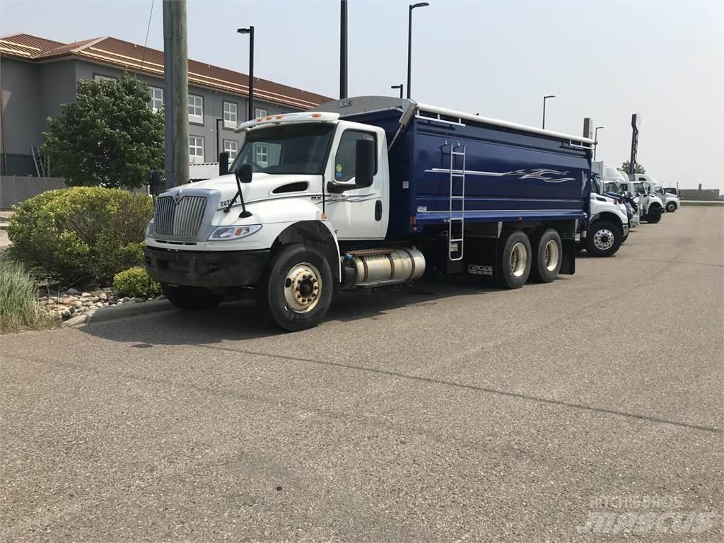 International MV Camion agricole