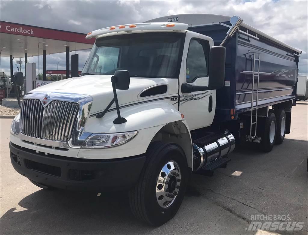 International MV Camion agricole