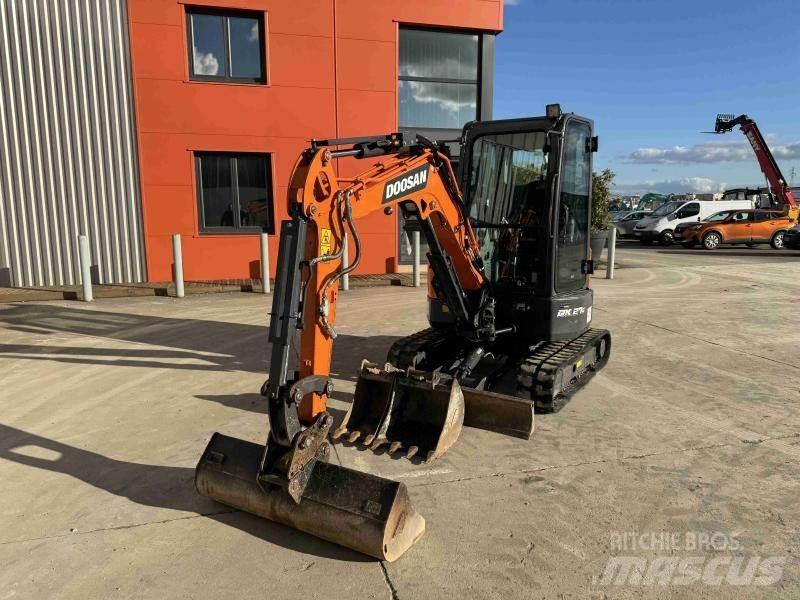 Doosan DX 27 Z Mini pelle < 7t