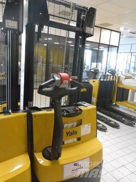 Yale MS 12 AC Gerbeur accompagnant