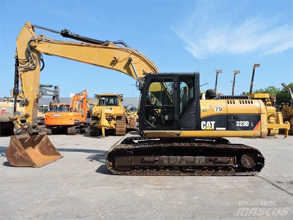 CAT 323D Pelle sur chenilles