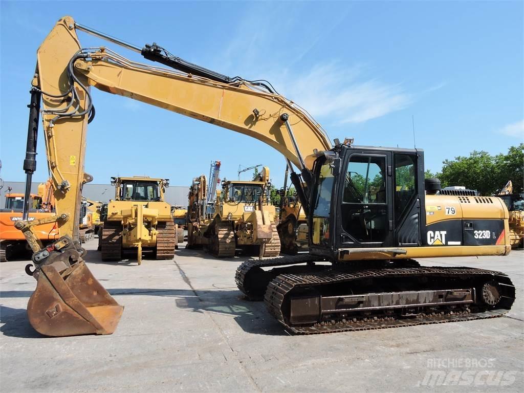 CAT 323D Pelle sur chenilles