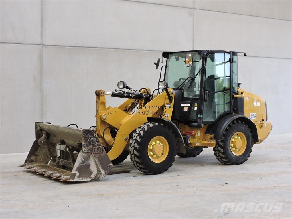 CAT 906M + FORK Chargeuse sur pneus