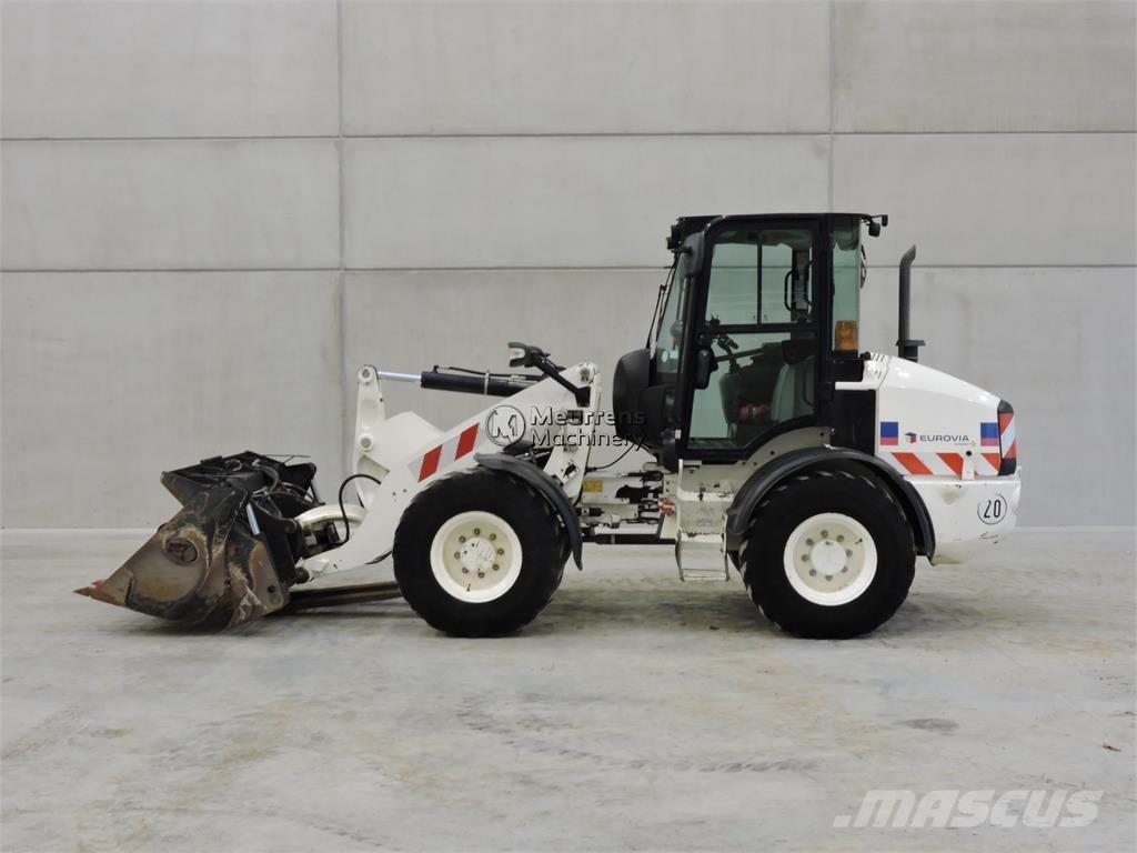 CAT 908M + FORK Chargeuse sur pneus