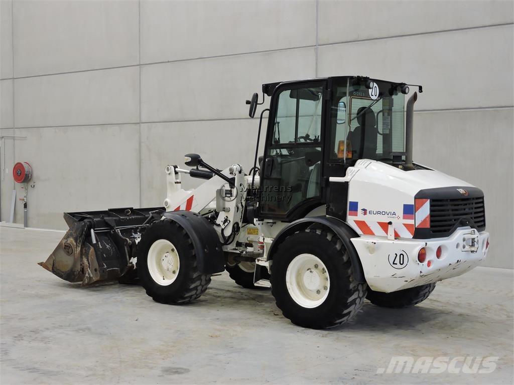 CAT 908M + FORK Chargeuse sur pneus