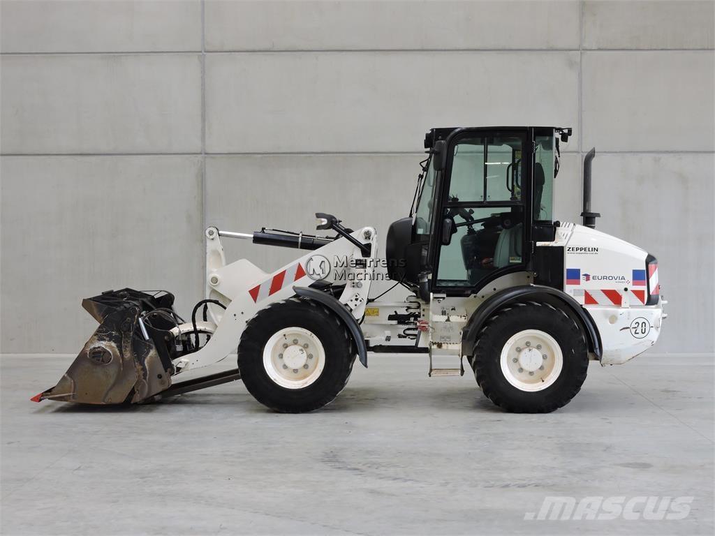 CAT 908M + FORK Chargeuse sur pneus