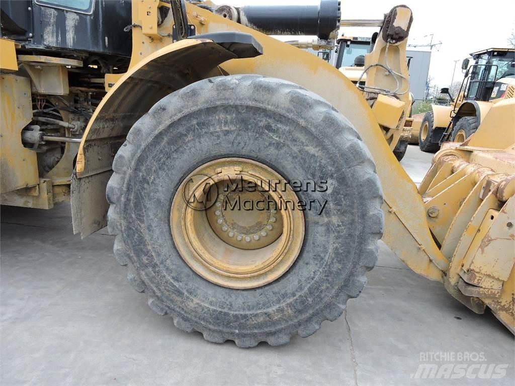 CAT 972M Chargeuse sur pneus