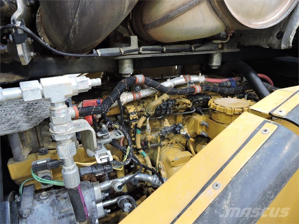 CAT 972M Chargeuse sur pneus