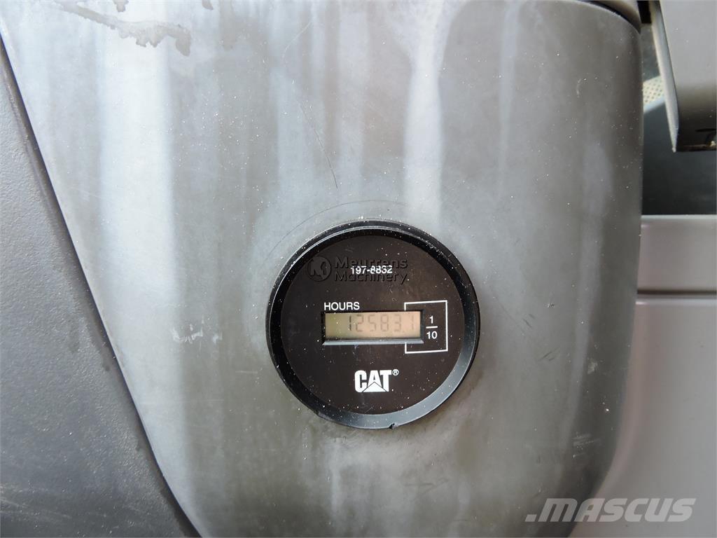 CAT M318D Pelle sur pneus