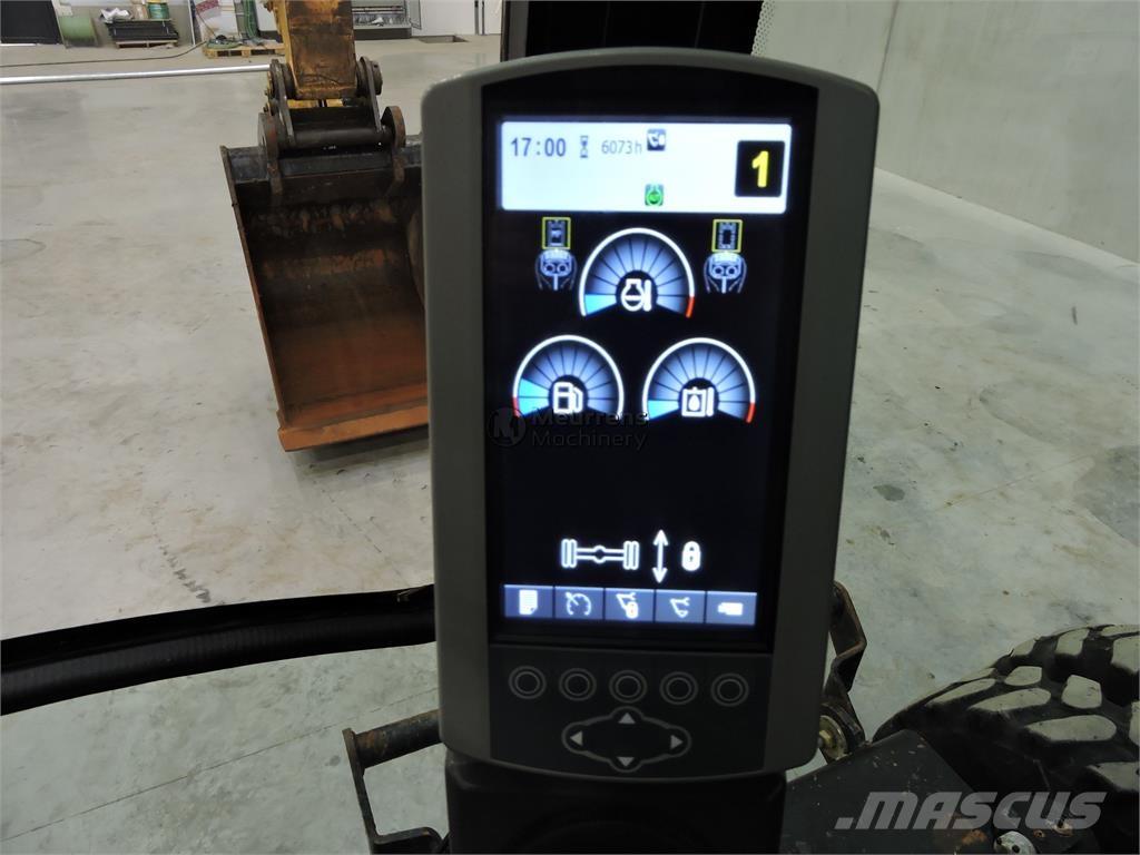 CAT M322D Pelle sur pneus