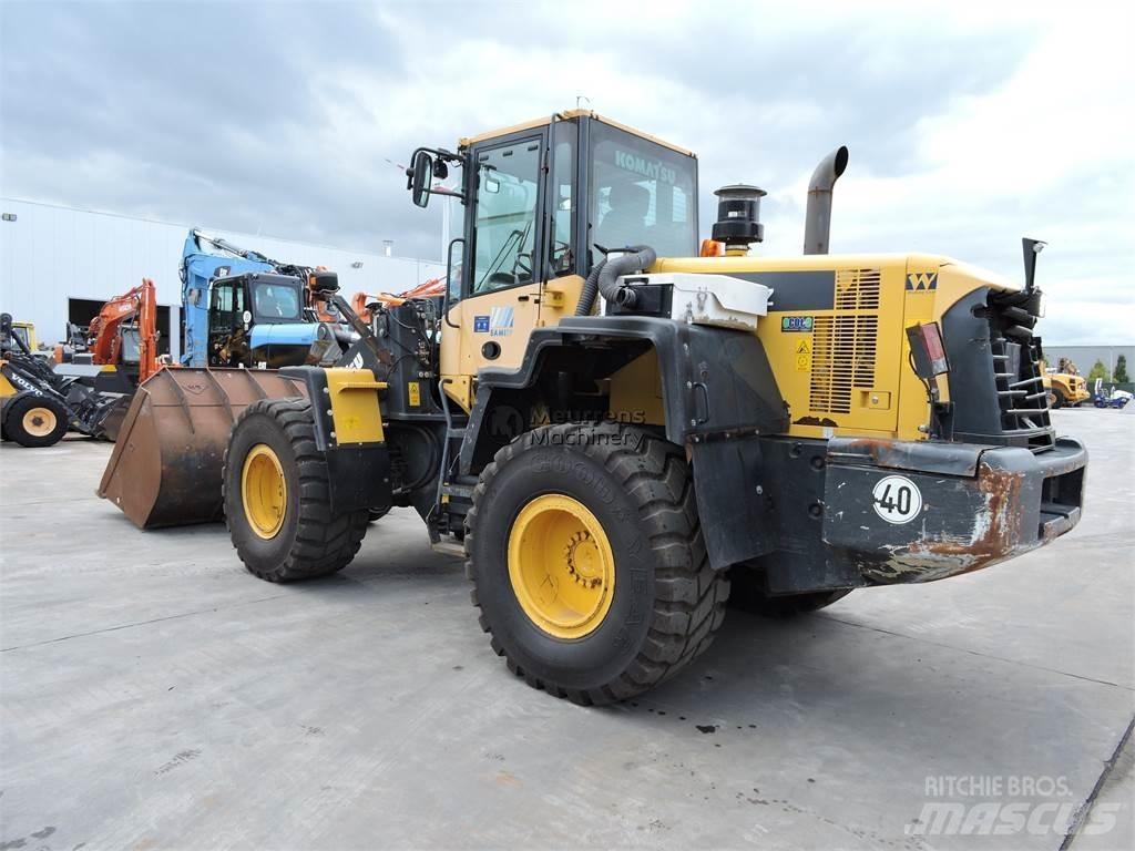 Komatsu WA320 Chargeuse sur pneus