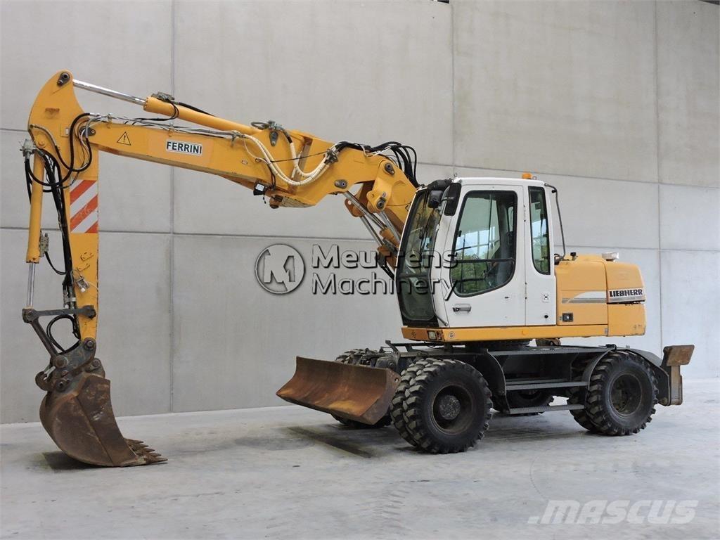 Liebherr A312 Pelle sur pneus
