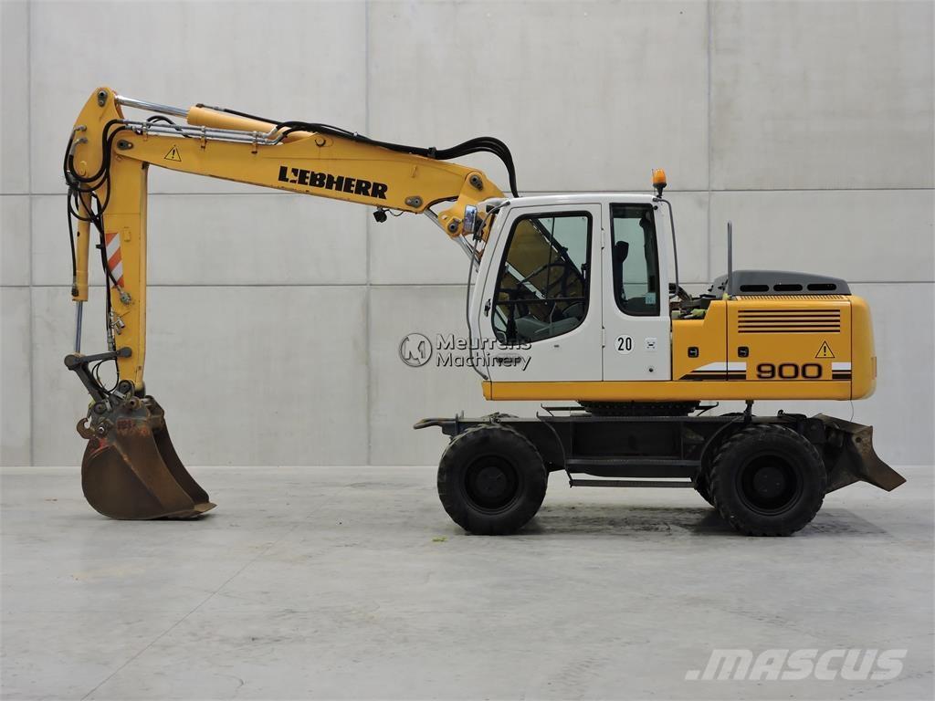 Liebherr A900C Pelle sur pneus