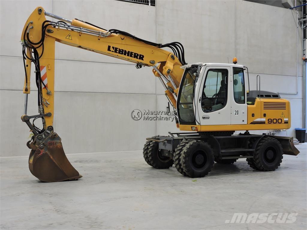Liebherr A900C Pelle sur pneus