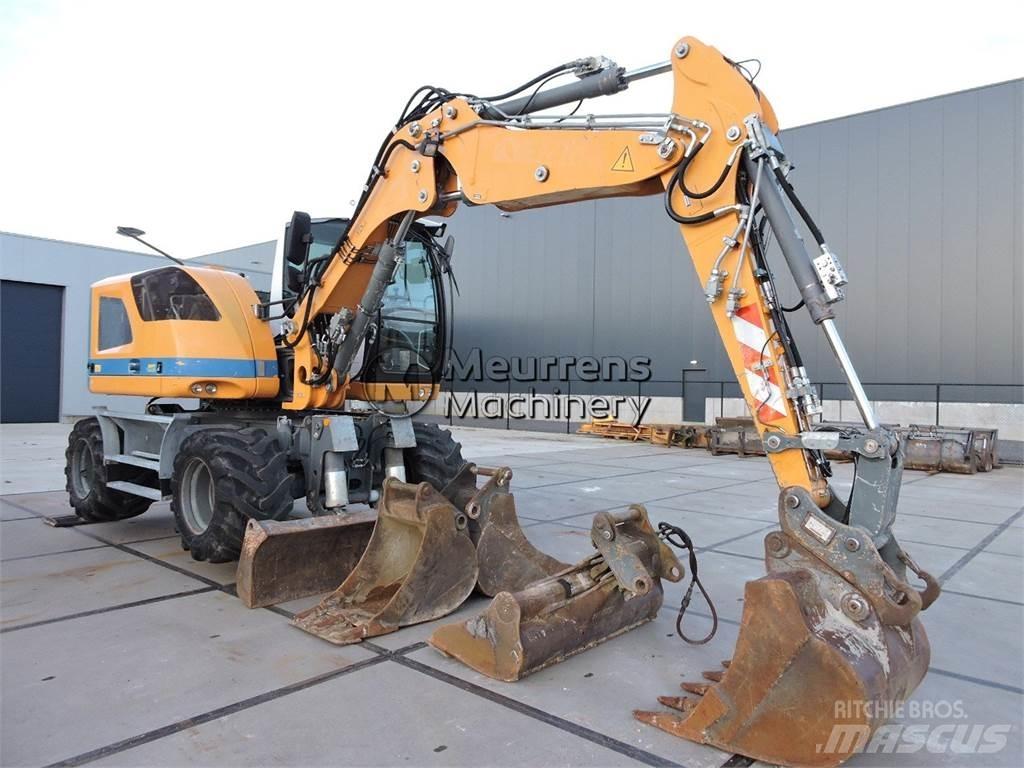Liebherr A910 Pelle sur pneus