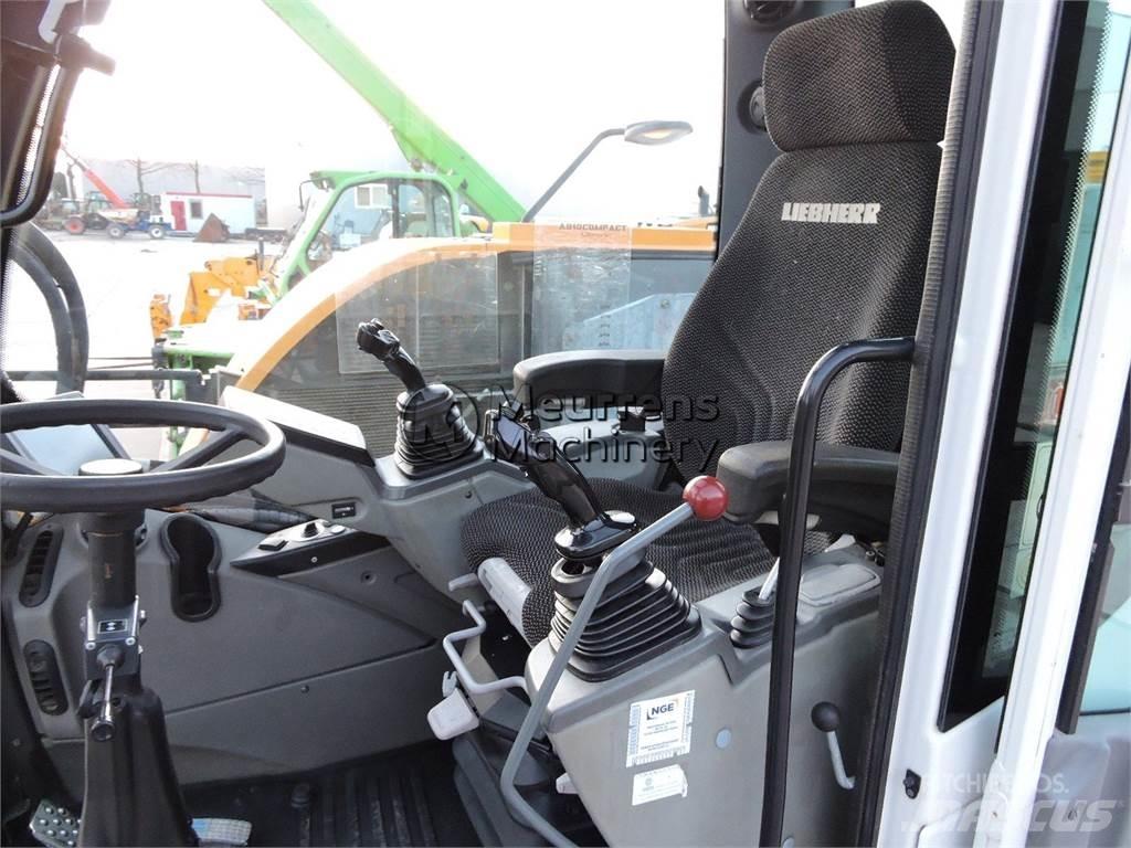 Liebherr A910 Pelle sur pneus