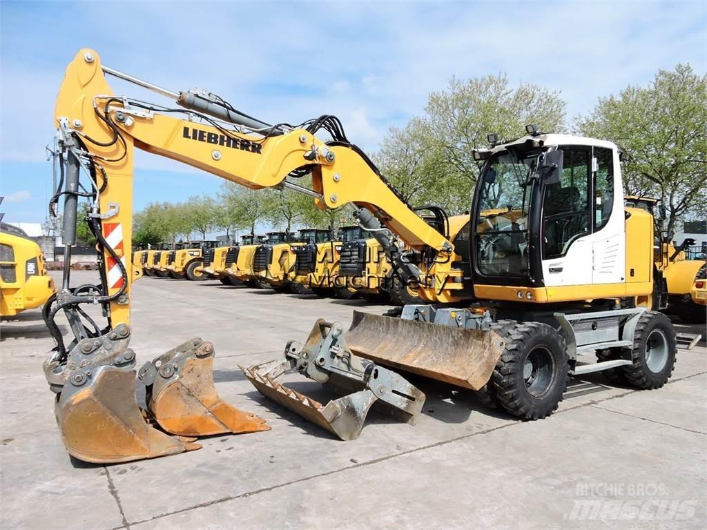 Liebherr A910 Pelle sur pneus