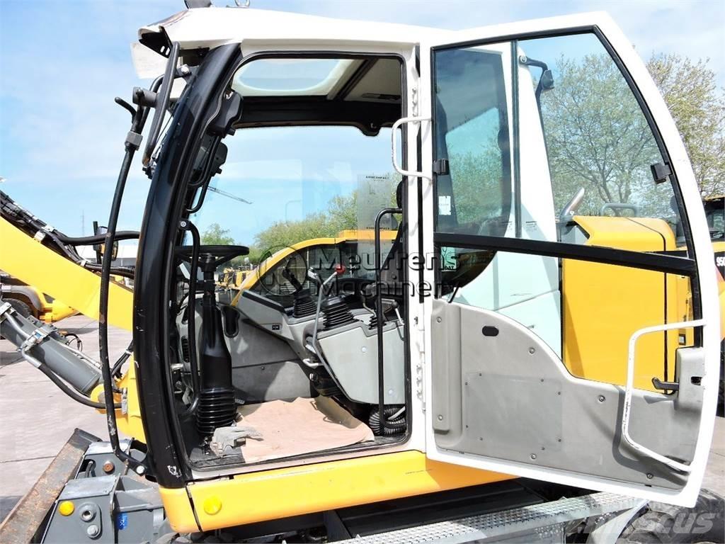 Liebherr A910 Pelle sur pneus