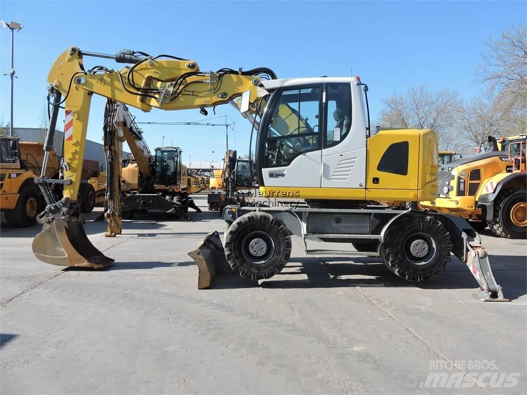 Liebherr A914 Pelle sur pneus